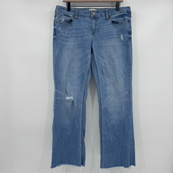 Aeropostale Jeans Women 13/14 Chelsea Bootcut Light Wash Denim Distressed 34x28 - Picture 1 of 11